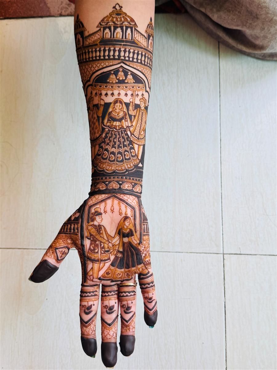 Bridal arm with palace and bride-groom figures