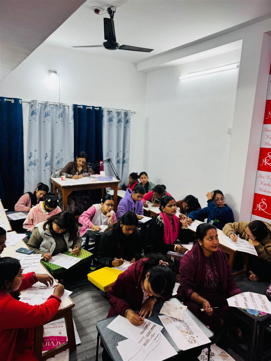 Shweta Gupta teaching students at her desk